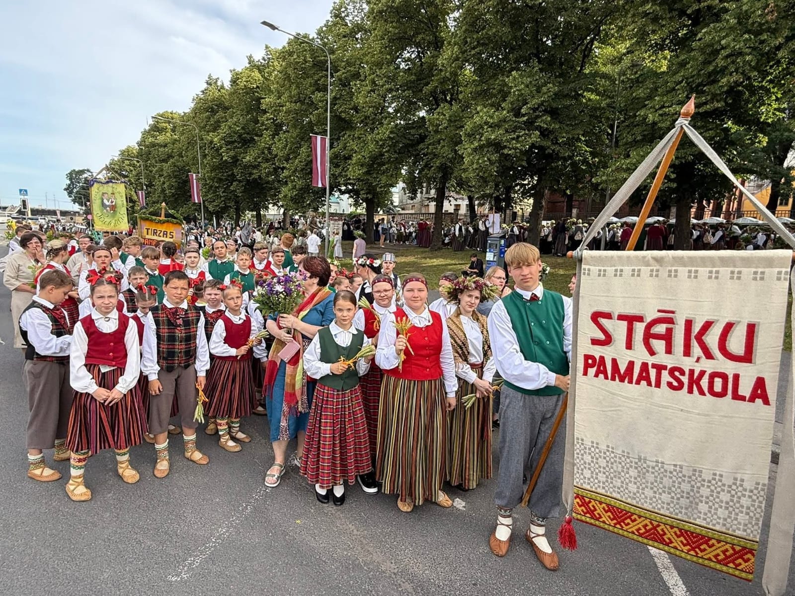 dejotaji dziesmu un deju svetku gajiena