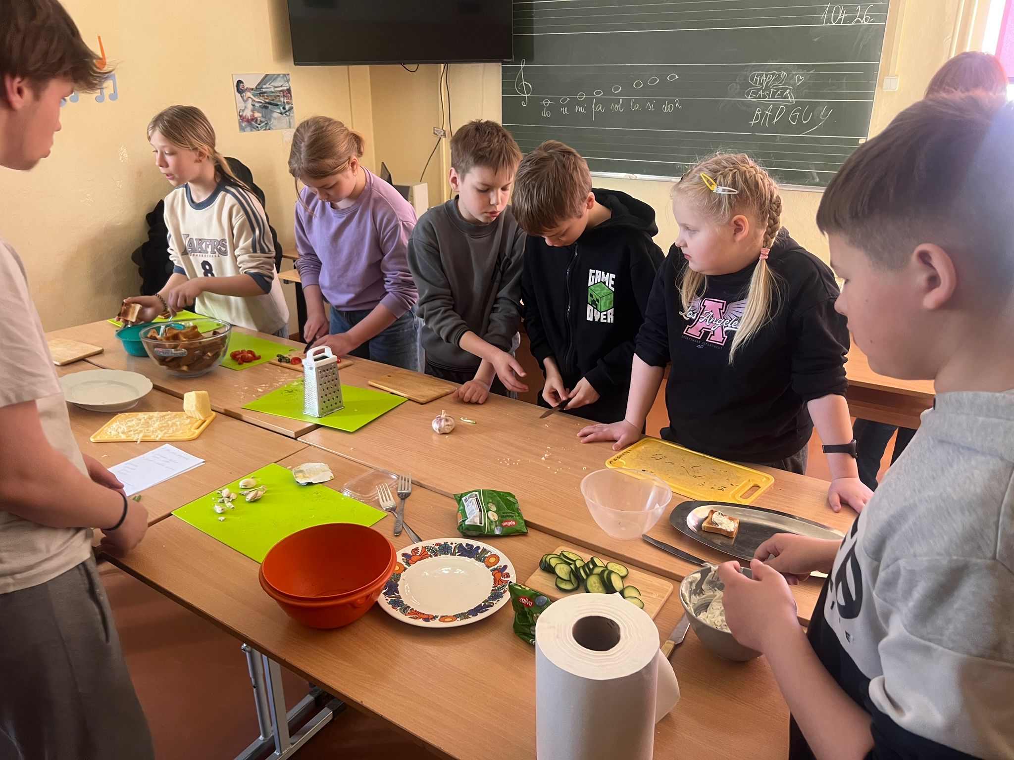 Skoleni gatavo ēst
